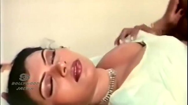 Mulaiyil mugathai vaithu thadavi sex seiyum shakeela